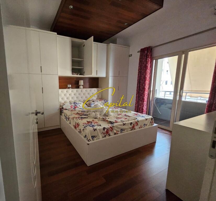APARTAMENT ME QERA 2+1 STACIONI I TRENIT 600 EURO