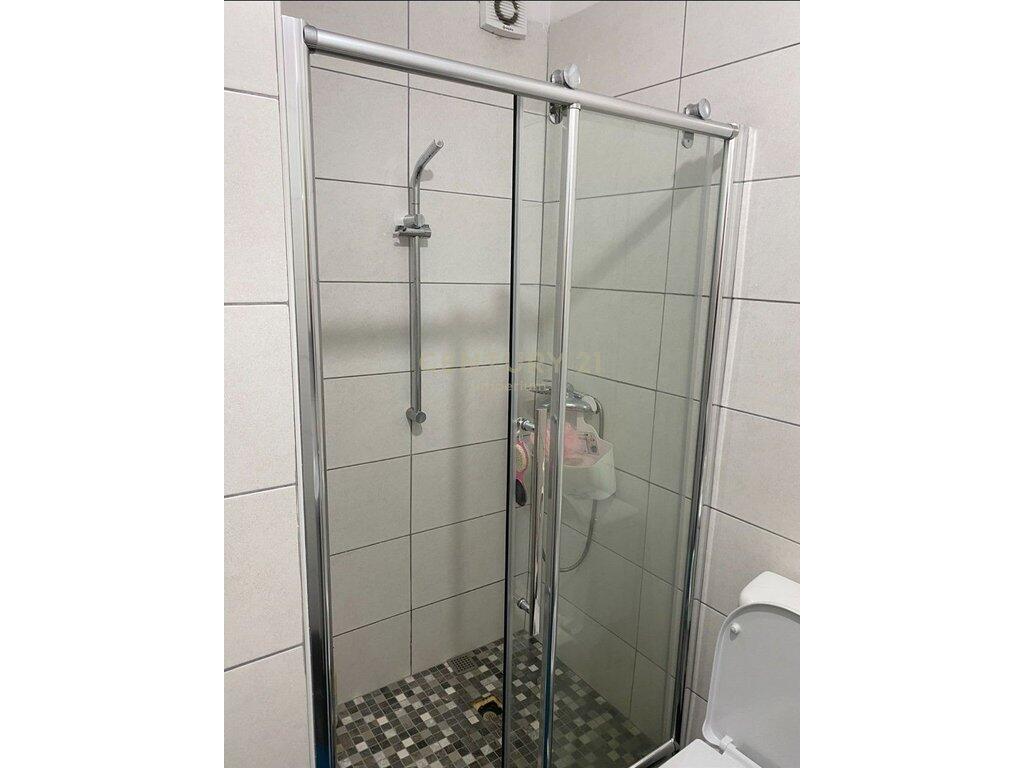 Shitet Apartament 2+1+2 në Astir!