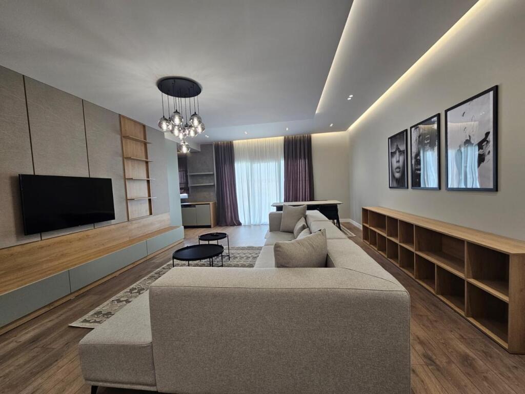 Jepet me qera Super apart 3+1+2 te Xhamia e Kopshtit Botanik