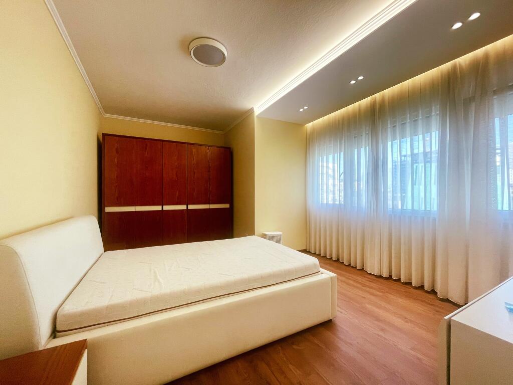 Jepet me QIRA apartament 2+1 në Bllok, Shkolla “11 Janari”