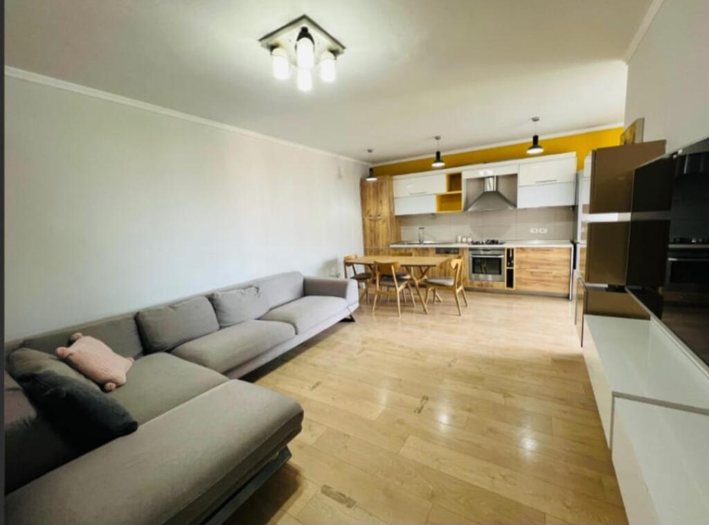 Shitet apartament komod 2+1+2 prane Report Tv Rrugs Kavajes