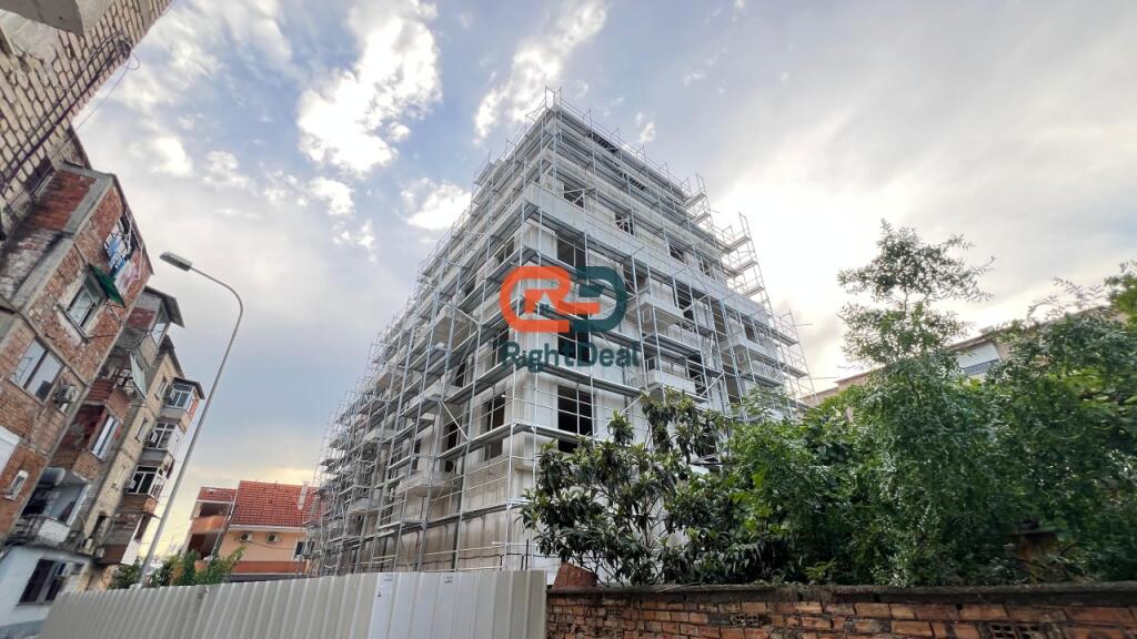 Ne Ali Dem, Shitet Apartament 2+1+2+Verand Ne Ndertim Te Ri!!