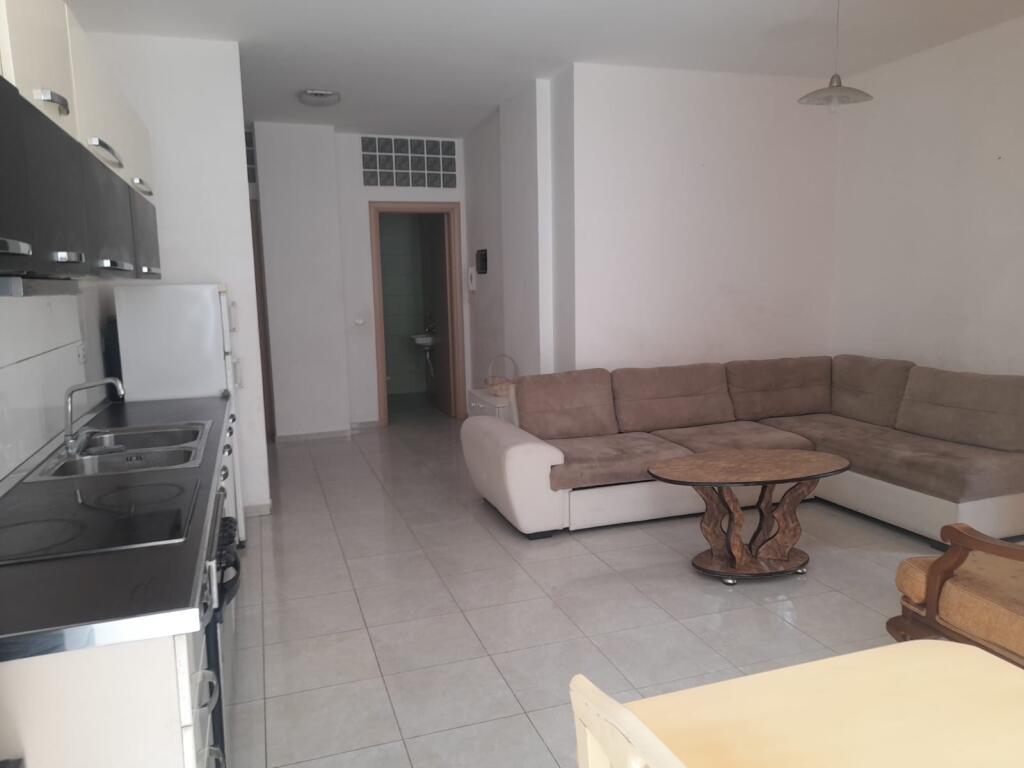Shitet apartamenti 75 m2  te Fresku