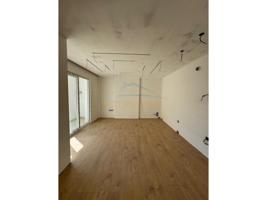 Vendesi in vendita 1+1, Viale Migjeni, Complesso Molla.