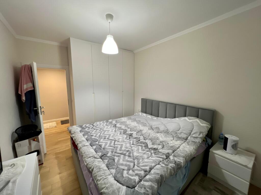📣 AFFITTO SUPER Appartamento 2+1 con Parcheggio 📍 Via "Sefer Tujani", Sauk ✨   🏠 Casa Privata 🪜 Piano 1  🛋️ Arredato con Condizioni Moderne   💶 Prezzo 500 Euro
