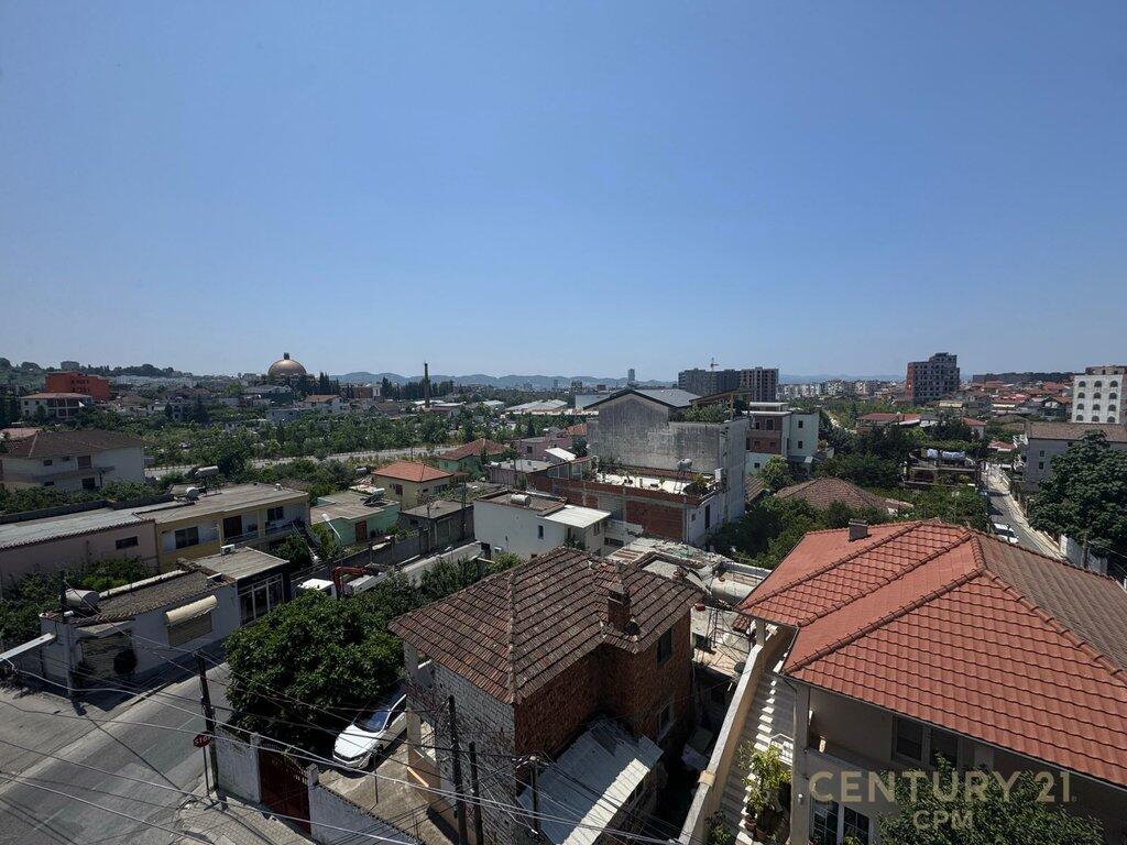 APAERAMENT 1+1 PER SHITJE TEK RRETHRROTULLIMI SHKOZE!
