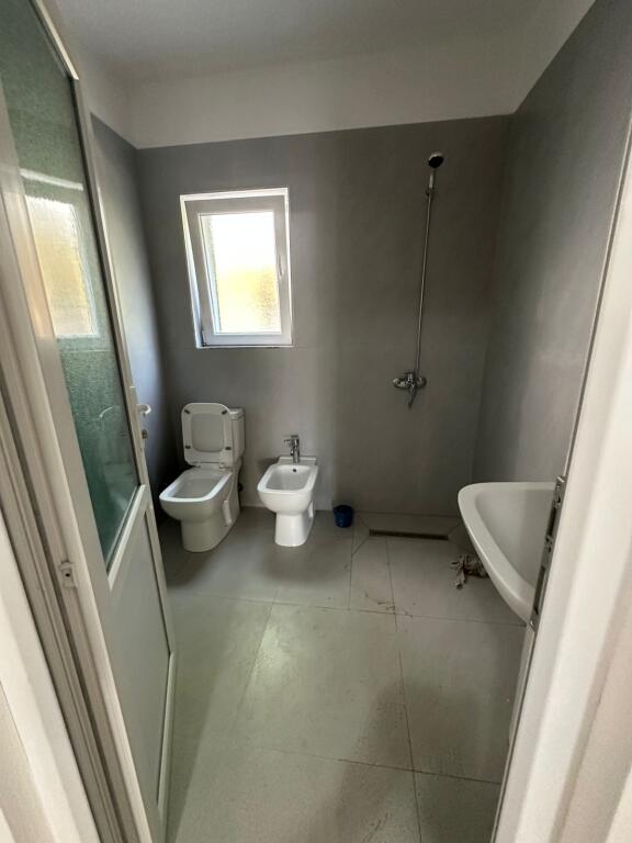 Jepen me Qera Apartente 1+1 dhe 2+1 bosh disponojn Post Parkime, vetëm 5 minura larg Spitalit Ushatarak.