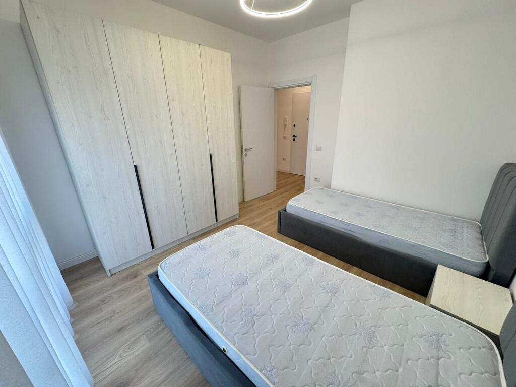 🚪Appartamento 2+1+2 in affitto  📍Indirizzo: Via Bardhyl Di fronte alla Scuola Kongresi Lushnje  💶Prezzo 650€