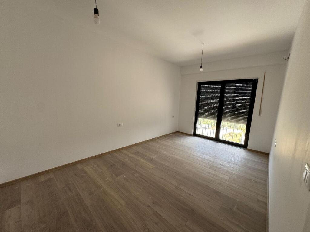 🚪Vendesi in vendita 2+1+2  📍Indirizzo : Kodra Diellit  💶Prezzo 176.000€
