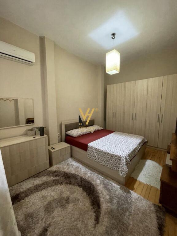 JEPET HYRJE 1+1+OBORR ME QERA TE MYSLYM SHYRI 600 EURO