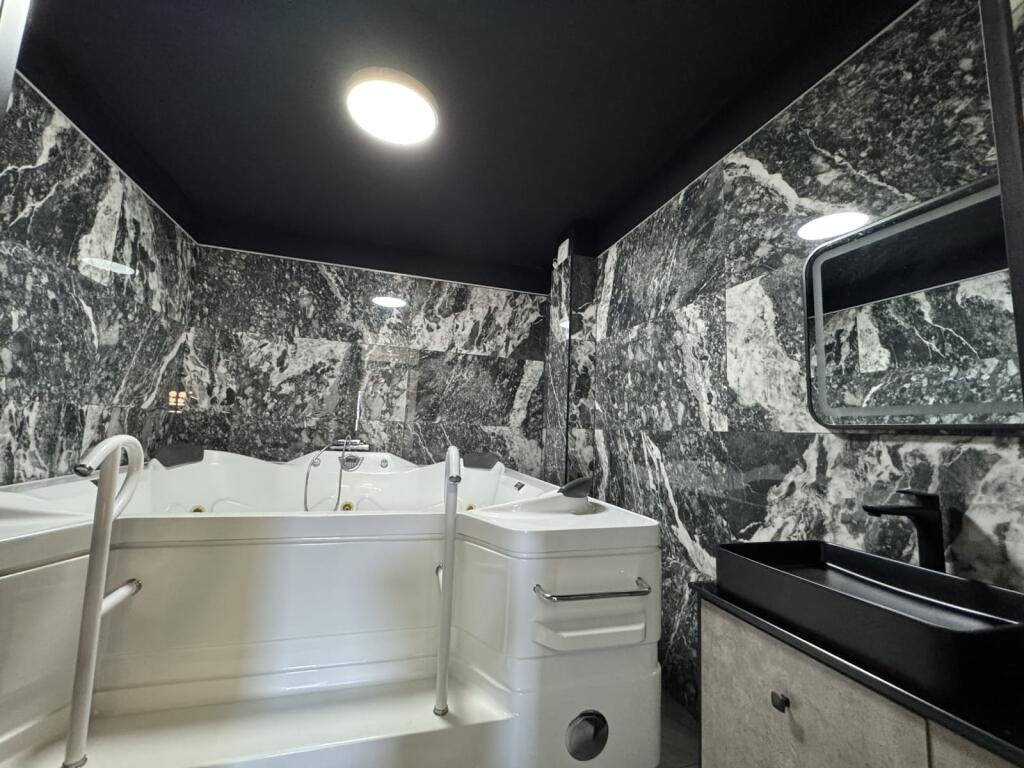 Apartament lluksoz 2+1+2 për shitje te Komuna e Parisit.