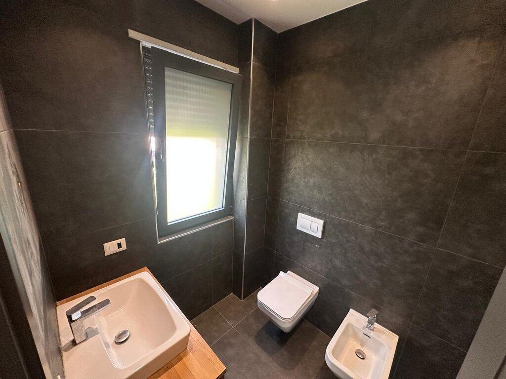 Shitet, Apartament 2+1+2, Liqeni i Thate, Tirane.