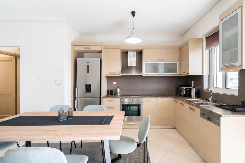 Apartament Me Qera 2+1+2 Poste Parkimi ne Astir (ID B220779) Tirane