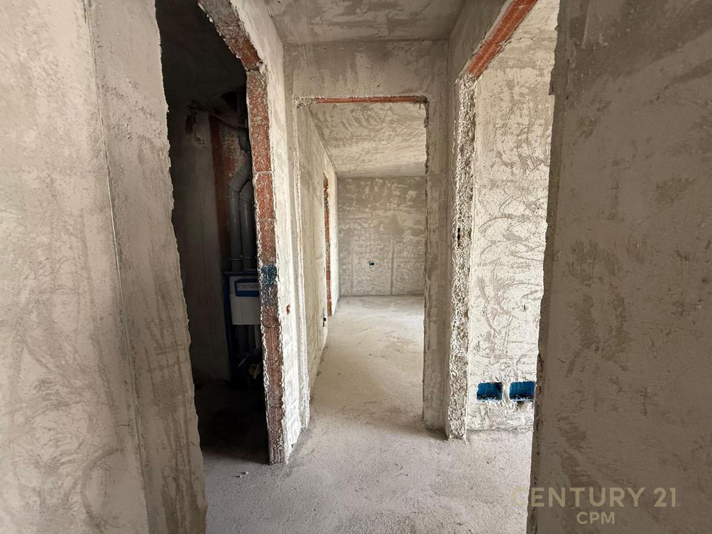🏢 Shitet Apartament 2+1+2 në Rezidencën Elitare pranë Liqenit të Thatë
