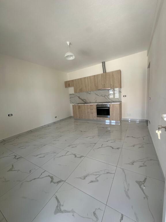 Jepen me Qera Apartente 1+1 dhe 2+1 bosh disponojn Post Parkime, vetëm 5 minura larg Spitalit Ushatarak.