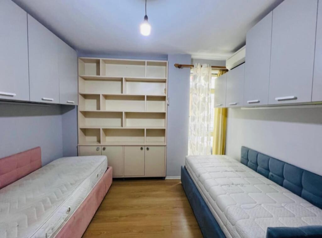 Shitet apartament komod 2+1+2 prane Report Tv Rrugs Kavajes