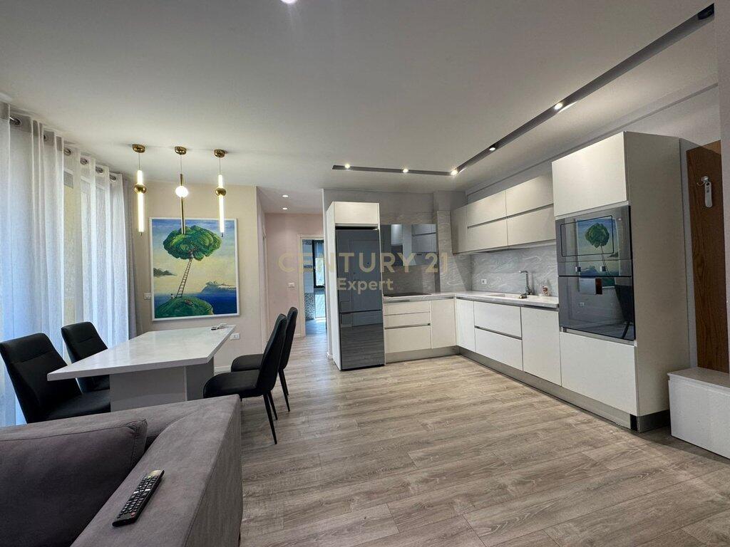 Jepet me qira Apartament 2+1+2 + Post Parkimi – Rruga e Elbasanit