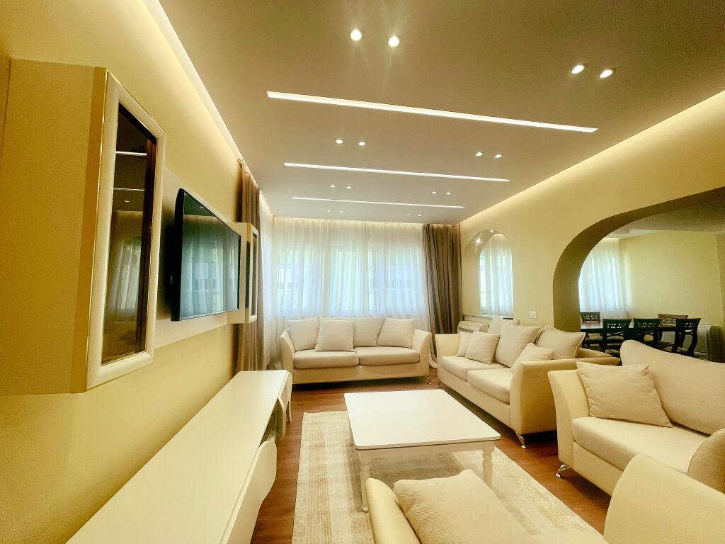 Jepet me QIRA apartament 2+1 në Bllok, Shkolla “11 Janari”
