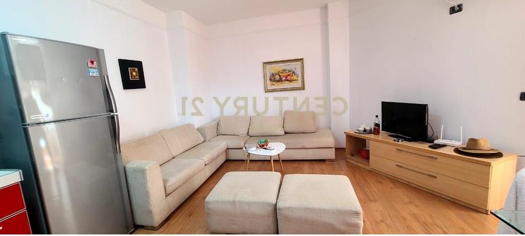 Apartament me qera , 1+1 në qendër të Tiranës