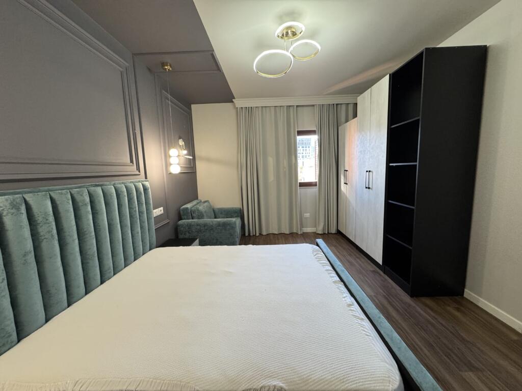 Apartament lluksoz 2+1+2 për shitje te Komuna e Parisit.