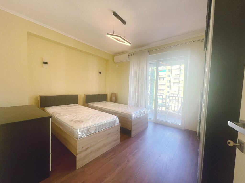 Jepet me QIRA apartament 2+1 në Bllok, Shkolla “11 Janari”