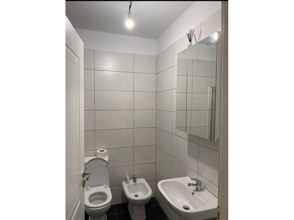 Shitet Apartament 2+1+2 në Astir!