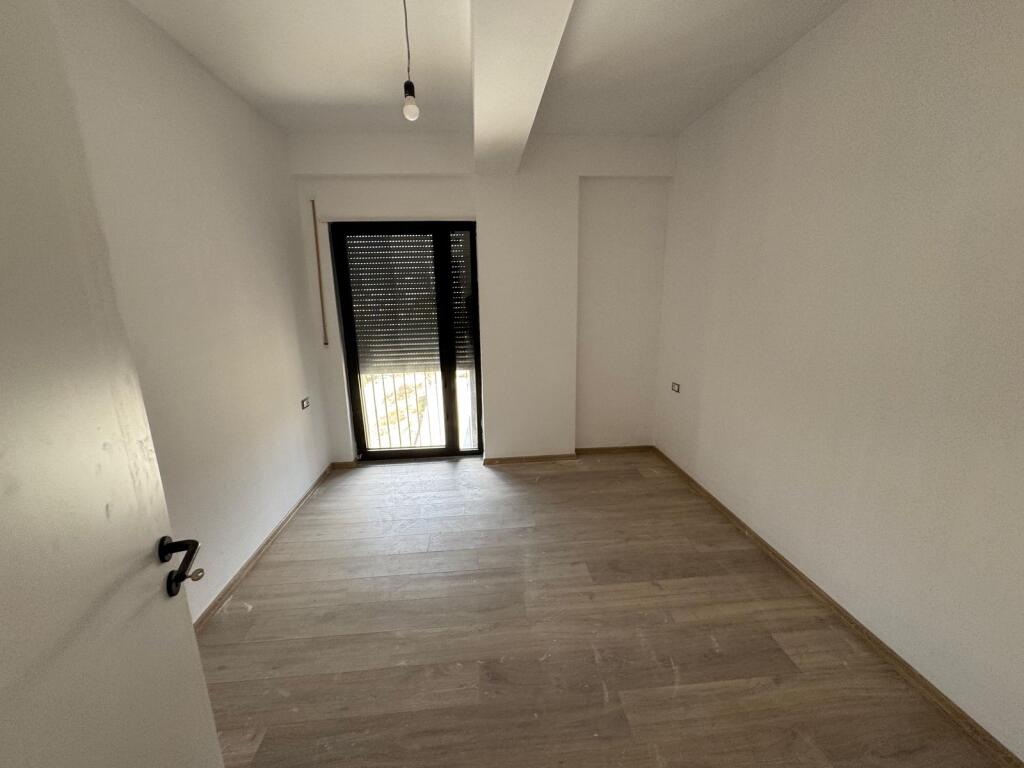 🚪Vendesi in vendita 2+1+2  📍Indirizzo : Kodra Diellit  💶Prezzo 176.000€