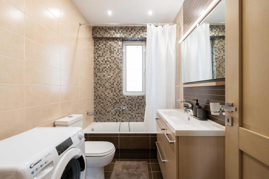 Apartament Me Qera 2+1+2 Poste Parkimi ne Astir (ID B220779) Tirane