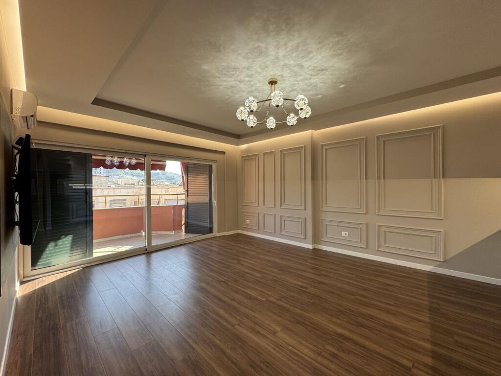 Apartament lluksoz 2+1+2 për shitje te Komuna e Parisit.