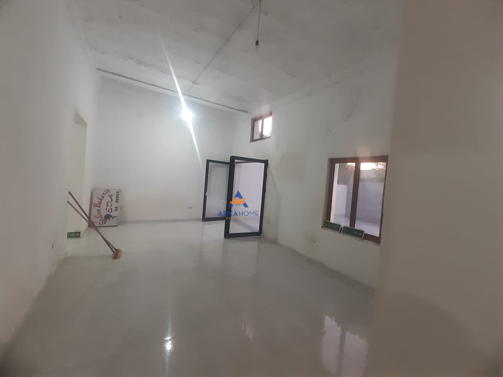 MAGAZZINO IN AFFITTO 350M2 "NE KOMBINAT" 800 EURO.