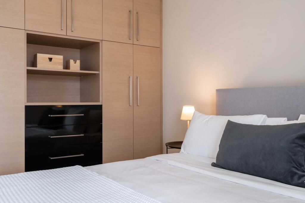 Apartament Me Qera 2+1+2 Poste Parkimi ne Astir (ID B220779) Tirane