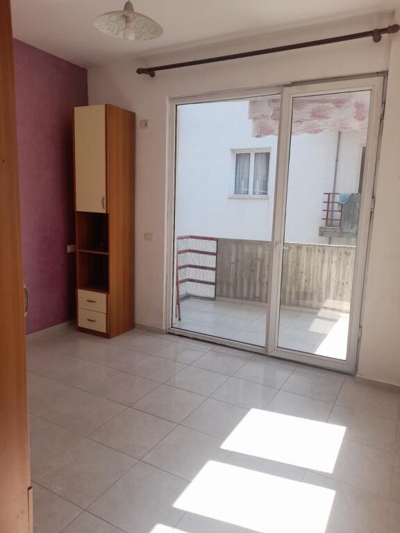 Shitet apartamenti 75 m2  te Fresku