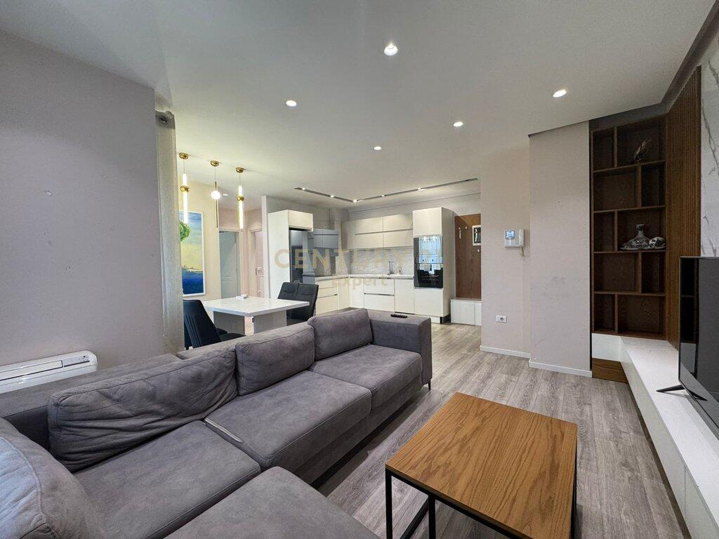 Jepet me qira Apartament 2+1+2 + Post Parkimi – Rruga e Elbasanit