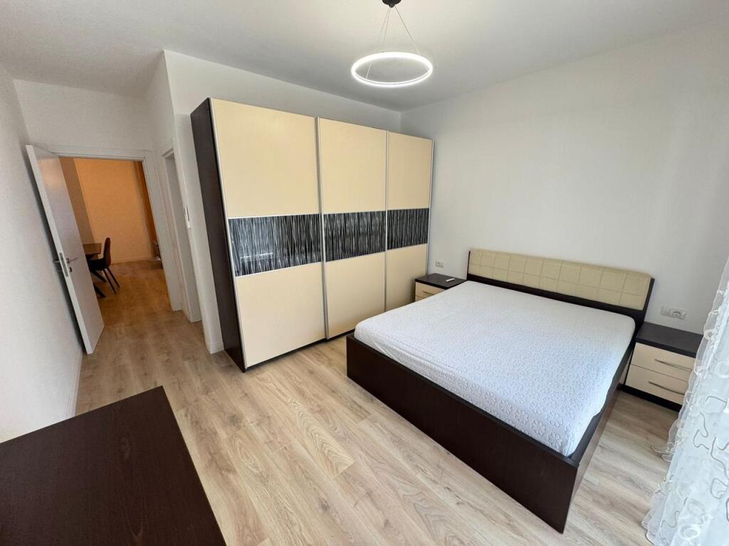 🚪Appartamento 2+1+2 in affitto  📍Indirizzo: Via Bardhyl Di fronte alla Scuola Kongresi Lushnje  💶Prezzo 650€