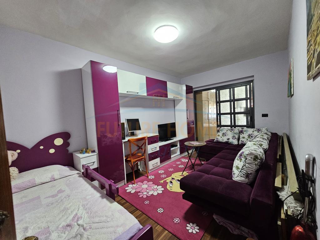 Qera, Apartament 4+1, Rruga Mine Peza, Tiranë.