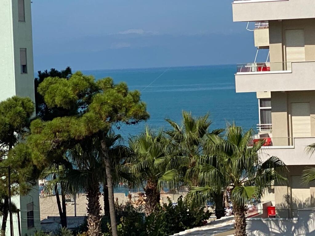 Appartamento 2+1 in affitto vicino a Shkembi i Kavajes!