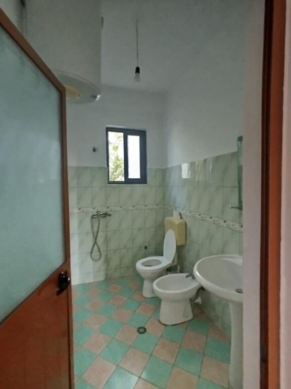 🏡 Apartament 1+1 me qira – Spitallë, pranë Varrezave të Vjetra