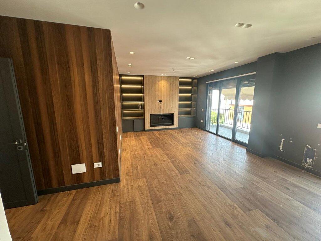 Shitet, Apartament 2+1+2, Liqeni i Thate, Tirane.