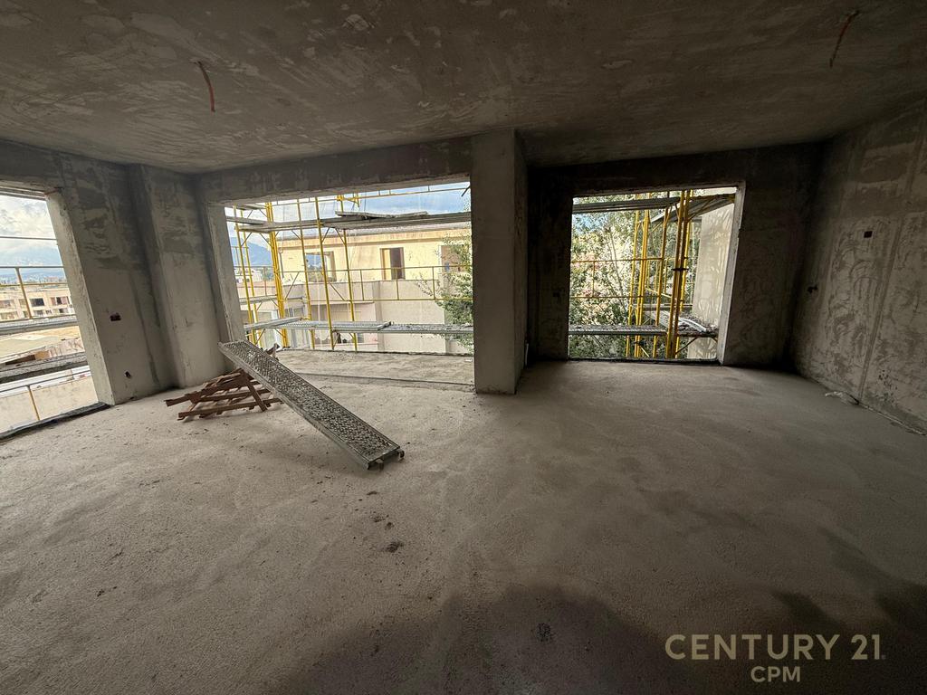 🏢 Shitet Apartament 2+1+2 në Rezidencën Elitare pranë Liqenit të Thatë