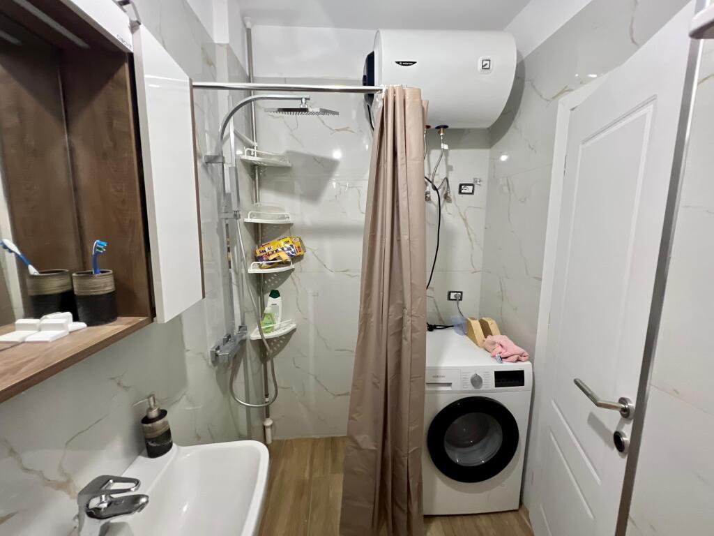 📣 AFFITTO SUPER Appartamento 2+1 con Parcheggio 📍 Via "Sefer Tujani", Sauk ✨   🏠 Casa Privata 🪜 Piano 1  🛋️ Arredato con Condizioni Moderne   💶 Prezzo 500 Euro