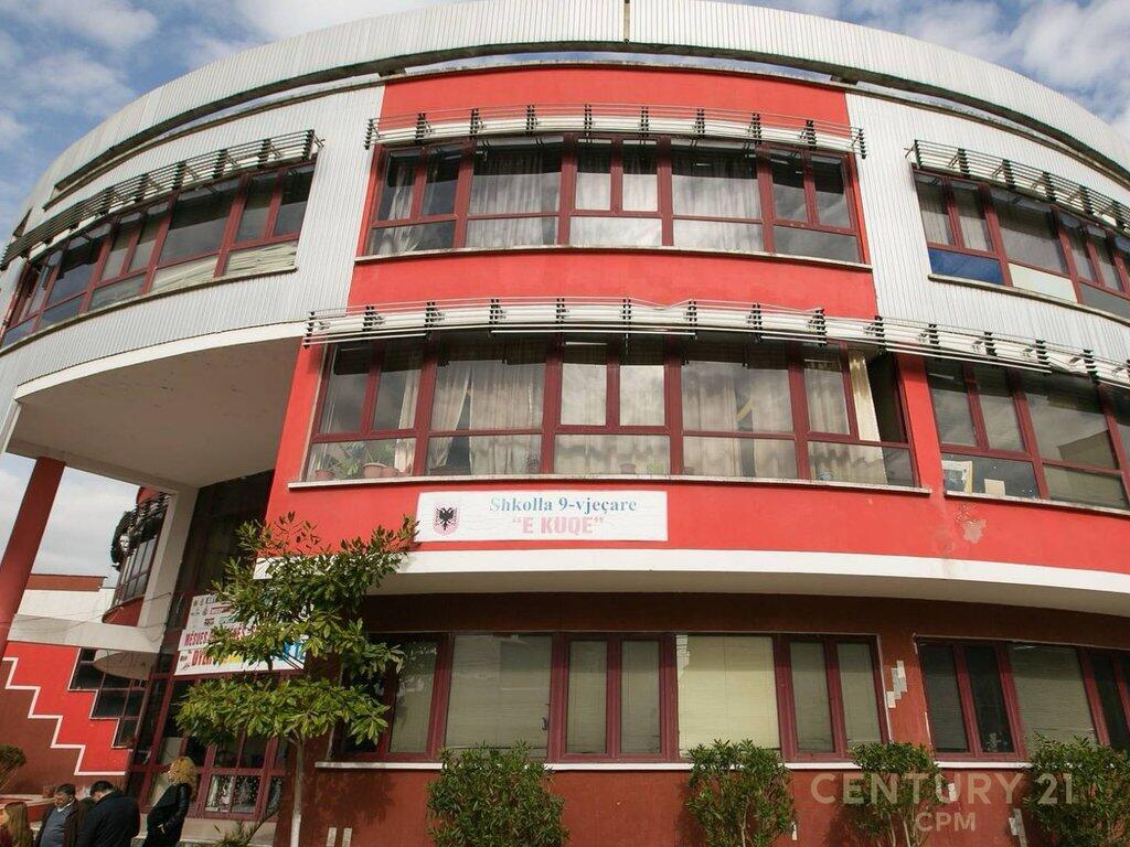 🏡 Jepet me Qira Apartament 1+1 – Shkolla e Kuqe, pranë Pazarit të Ri