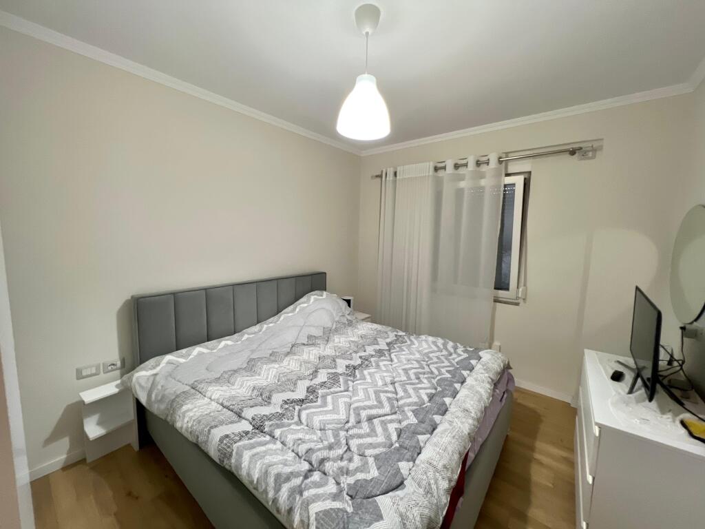 📣 AFFITTO SUPER Appartamento 2+1 con Parcheggio 📍 Via "Sefer Tujani", Sauk ✨   🏠 Casa Privata 🪜 Piano 1  🛋️ Arredato con Condizioni Moderne   💶 Prezzo 500 Euro
