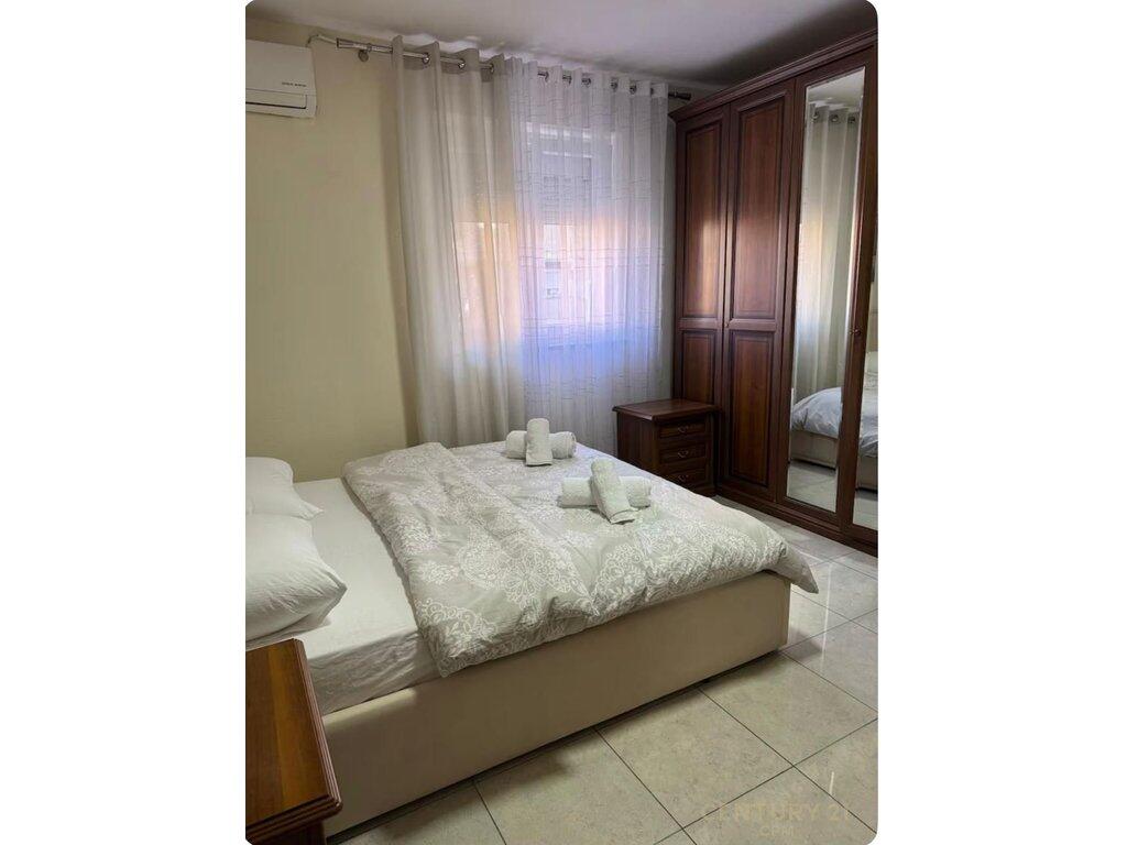 🏡 Jepet me Qira Apartament 1+1 – Shkolla e Kuqe, pranë Pazarit të Ri