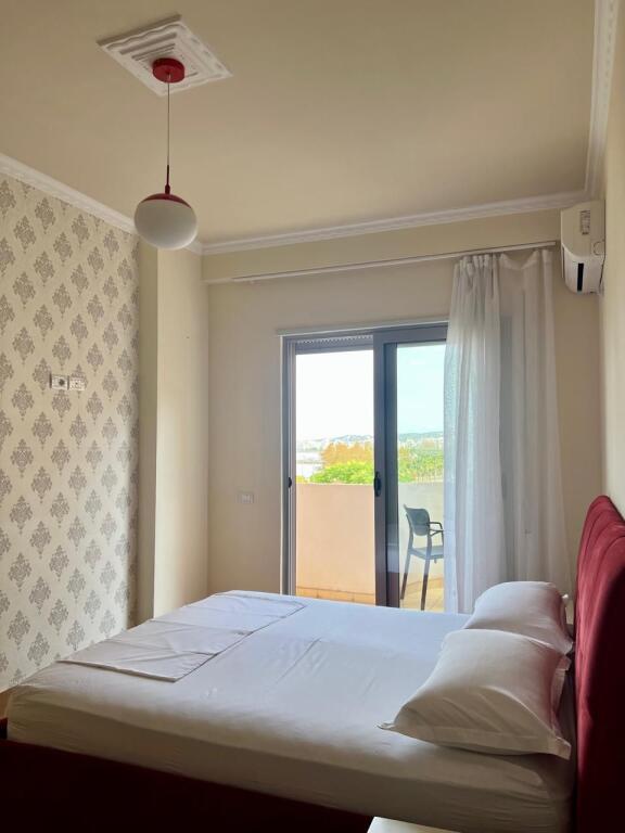 Shitet Apartament 1+1 në Lungomare – Vija e Parë me Pamje të Mrekullueshme nga Deti!