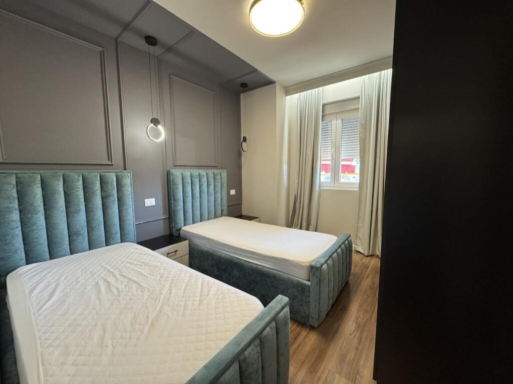 Apartament lluksoz 2+1+2 për shitje te Komuna e Parisit.