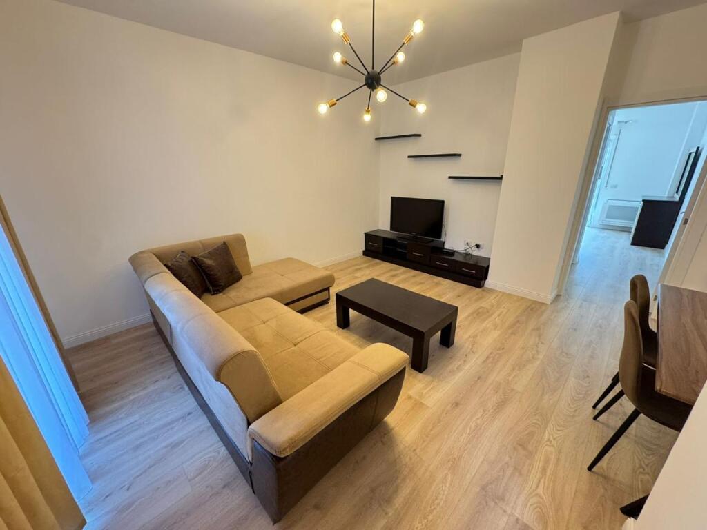🚪Appartamento 2+1+2 in affitto  📍Indirizzo: Via Bardhyl Di fronte alla Scuola Kongresi Lushnje  💶Prezzo 650€