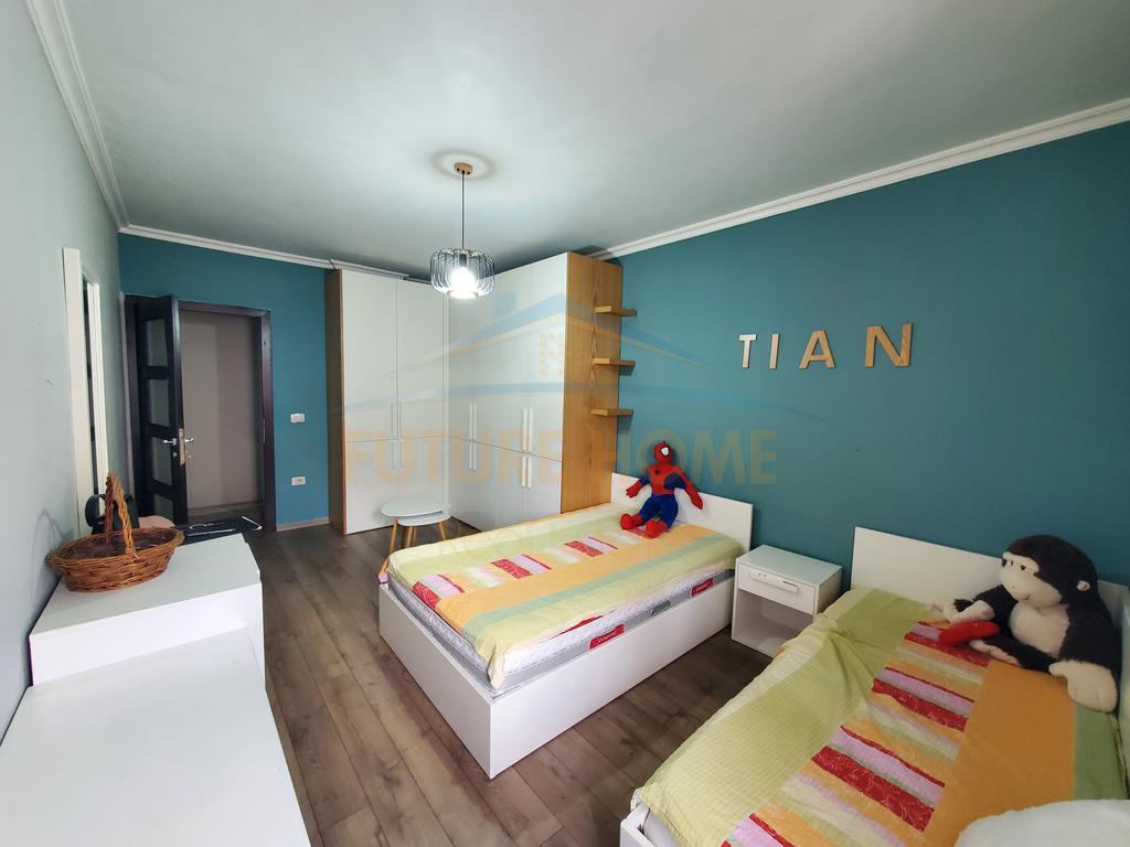 Qera, Apartament 2+1+2, Fresku, Tiranë