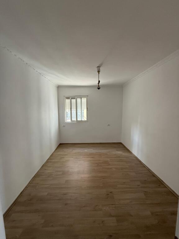 Shitet Apartament 2+1 - Stadiumi Dinamo