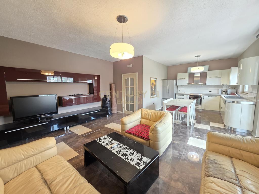 🏙️ Shitet Apartament 2+1+2 në Zemër të Bllokut – Rruga Vaso Pasha, pranë Bar Caffé Tribeca