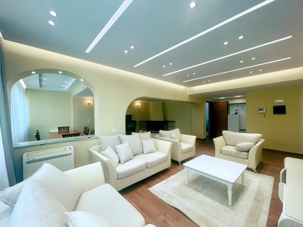 Jepet me QIRA apartament 2+1 në Bllok, Shkolla “11 Janari”